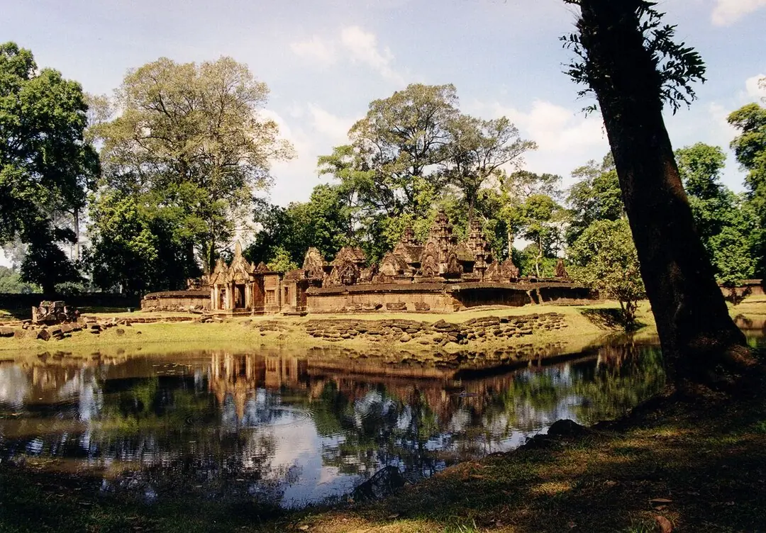 Banteay_Srei_full2 (1)